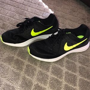 Boys Nike shoes worn twice size 5Y great buy!